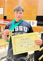 男子グレコローマンスタイル８７キロ級で頂点に立った磯江大成＝駒沢屋内球技場