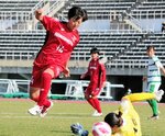全日本高校選手権でＧＫをかわす藤谷（家族提供）