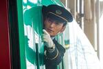　Ｎｅｔｆｌｉｘ映画「新幹線大爆破」より。車掌の高市（草なぎ剛）