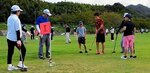 グランドゴルフで交流する参加者（実行委提供）