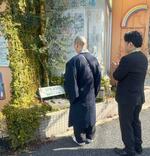 　愛ペットセレモニー尼崎にある「昆虫天国」で、毎月行われる供養＝兵庫県尼崎市