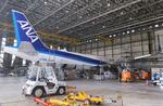 　航空機整備専門会社「ＭＲＯ　Ｊａｐａｎ」の格納庫＝２０２４年１月、那覇空港