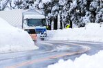 急カーブや急勾配が続き、冬の交通の難所とされてきた国道９号の笠波峠＝香美町村岡区（国交省豊岡河川国道事務所提供）