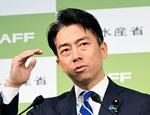 　閣議後に記者会見する小泉農相＝３０日午前、農水省