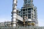 　チェンナイ港とパイプラインで直結し、ロシア産石油を精製するインド国有石油企業傘下の製油所の施設＝５月２３日、チェンナイ（共同）
