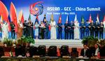　会議に出席したＡＳＥＡＮとＧＣＣ、中国の首脳ら＝２７日、クアラルンプール（共同）