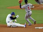 　ブレーブス戦の６回、二盗を決めるドジャース・大谷＝ロサンゼルス（共同）