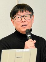 アウトリーチで心がけることなどを話す村本理事長