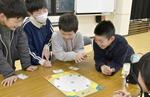 　復元された「かりうち」を楽しむ児童ら