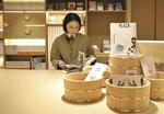 　「風呂屋書店」の店内。風呂おけや銭湯のロッカーを模したデザインの本棚に書籍が並ぶ＝２０２５年３月、札幌市の定山渓温泉