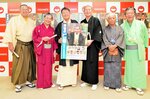 三回忌落語会で、師匠・笑福亭仁鶴を語る直弟子たち。右から３人目が筆頭弟子の仁智＝大阪市中央区の吉本興業本社