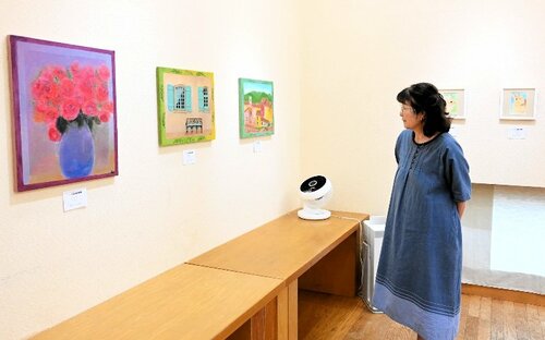 山陰支部会員らの作品が並ぶ会場