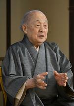 　「型や舞や語りといった表面はできるようになる。その奥にあるものを追いかけている」と話す山本東次郎さん