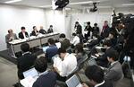 　大阪高裁の判決後、大阪市で行われた赤木雅子さんの代理人弁護団の記者会見＝３０日午後