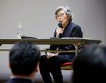 　東京都内で開かれた被害者の会の集会で発言する高橋シズヱさん＝１５日