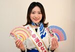 バレンタインジャンボ宝くじをＰＲする松岡さん