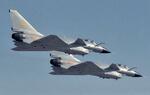　北京市郊外を飛行する中国空軍の戦闘機「殲１０」＝２００９年（共同）