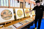 修復を終えて公開された天井絵＝１４日、鳥取県大山町大山