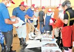 沖合底引き網漁で水揚げされた魚の初競り＝２０２３年９月３日、新温泉町の浜坂漁港