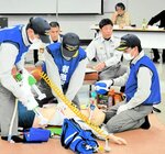 演習に臨む隊員ら＝２月２７日、鳥取市吉成の東部消防局
